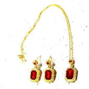 Red Crystal Jewelry Set Gold Tone Necklace & Drop Earrings Rhinestone Set